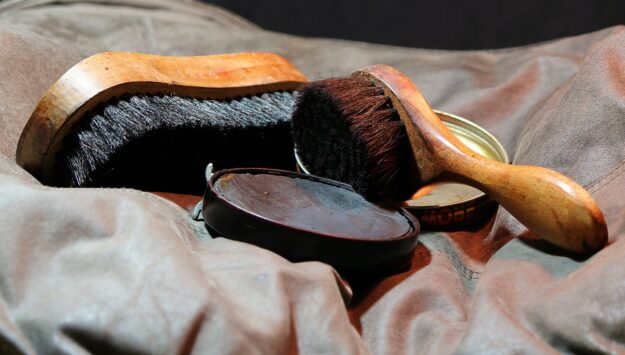 shoeshine-gf123962e8_1920-2